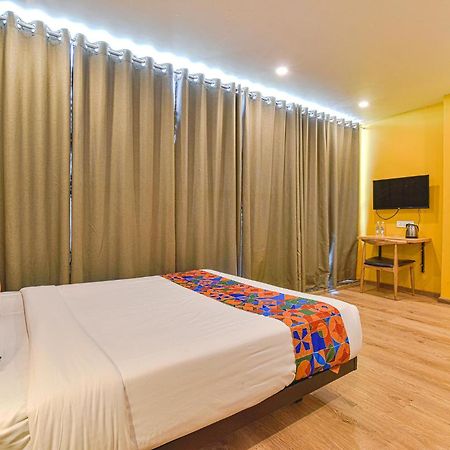 Fabhotel Ny Townhouse 阿穆达巴 外观 照片