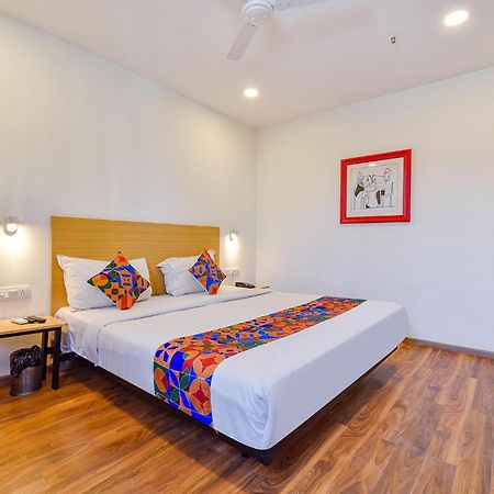 Fabhotel Ny Townhouse 阿穆达巴 外观 照片