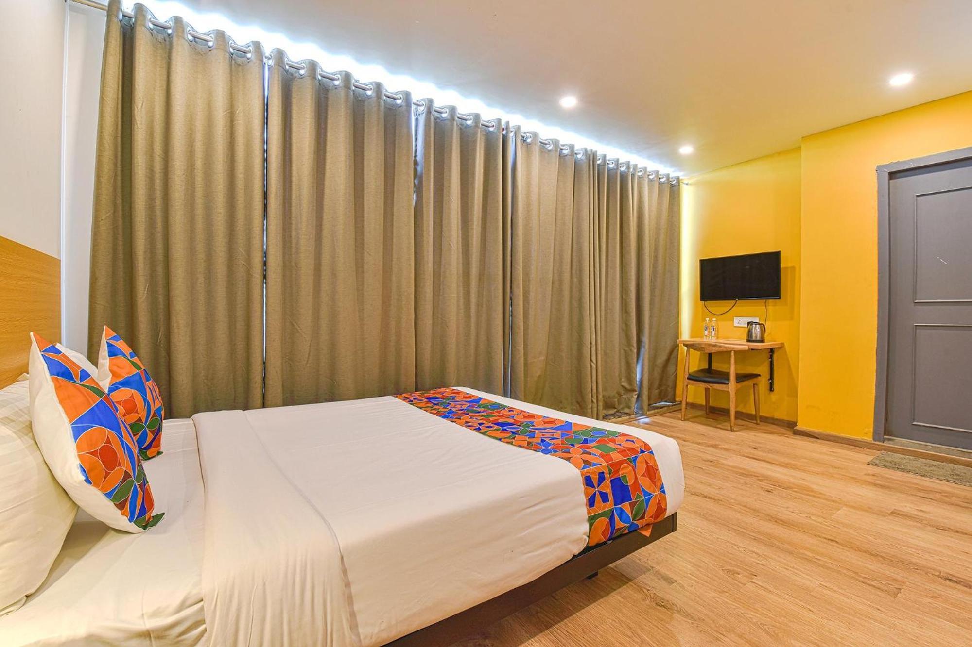 Fabhotel Ny Townhouse 阿穆达巴 外观 照片