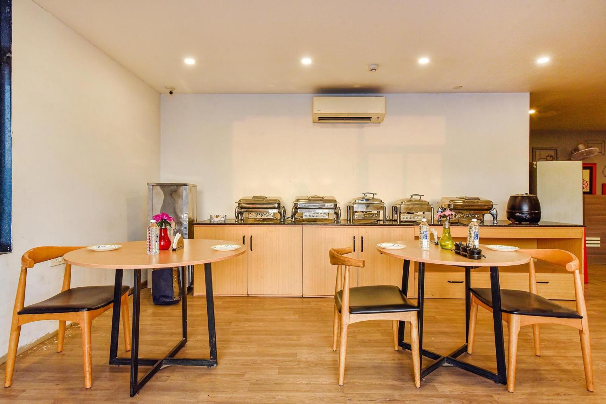 Fabhotel Ny Townhouse 阿穆达巴 外观 照片