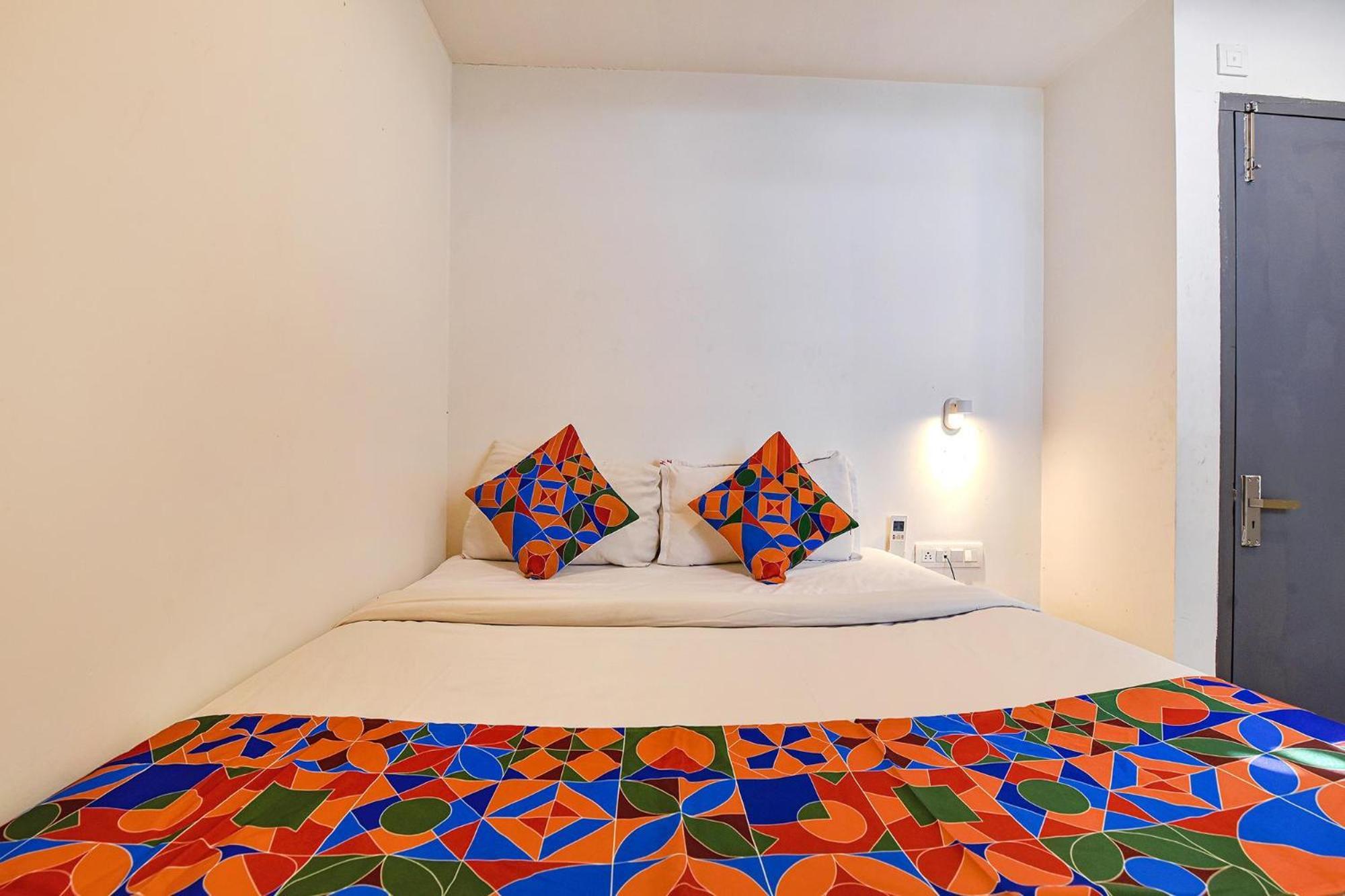 Fabhotel Ny Townhouse 阿穆达巴 外观 照片