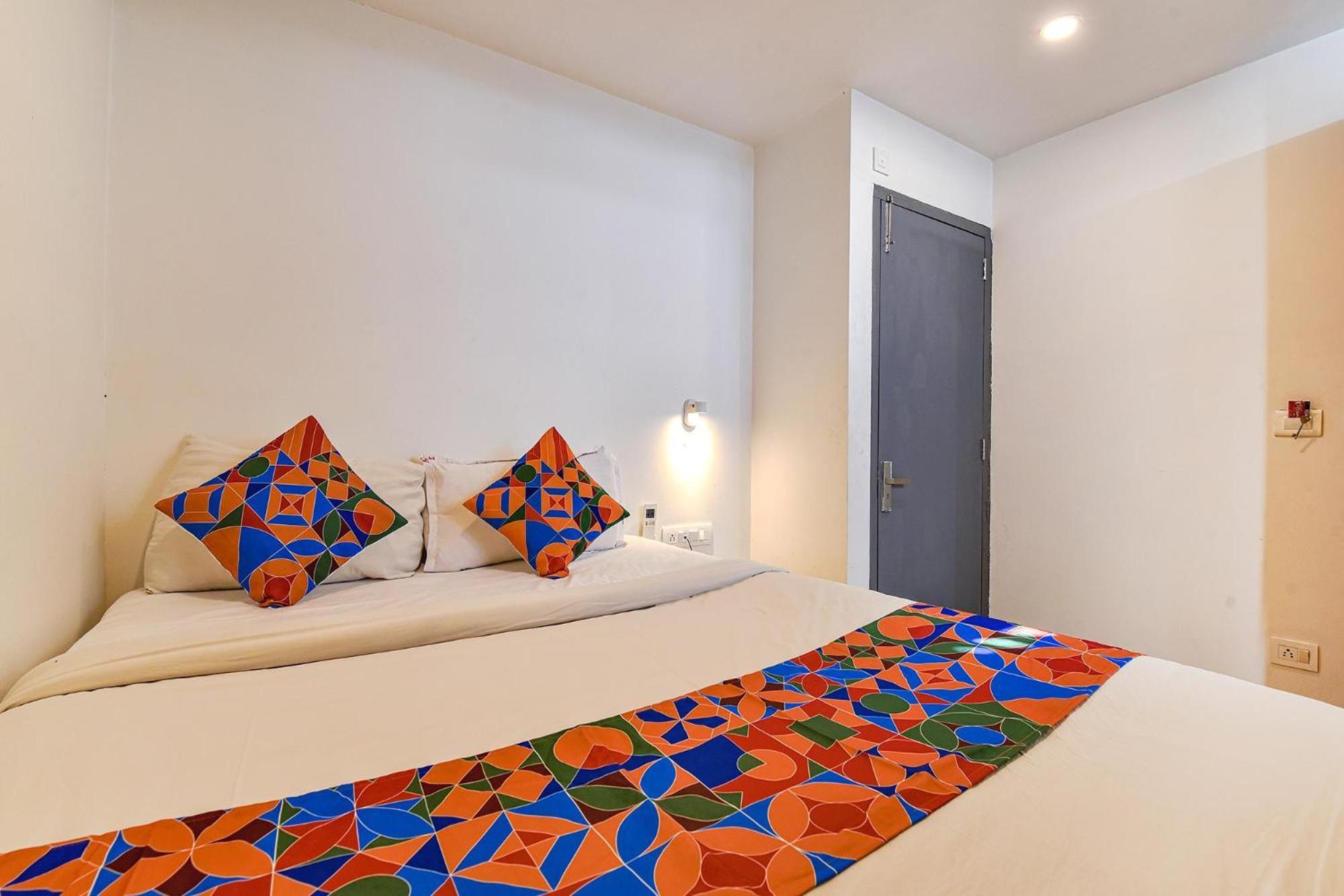 Fabhotel Ny Townhouse 阿穆达巴 外观 照片