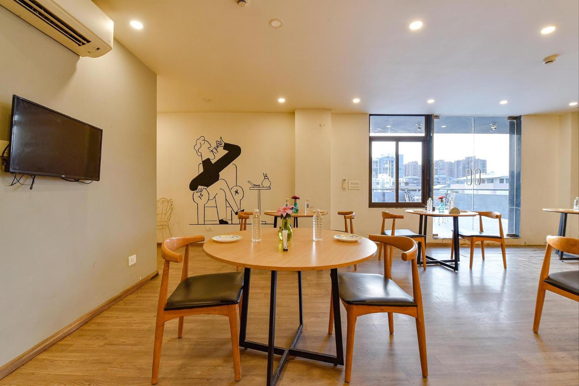 Fabhotel Ny Townhouse 阿穆达巴 外观 照片