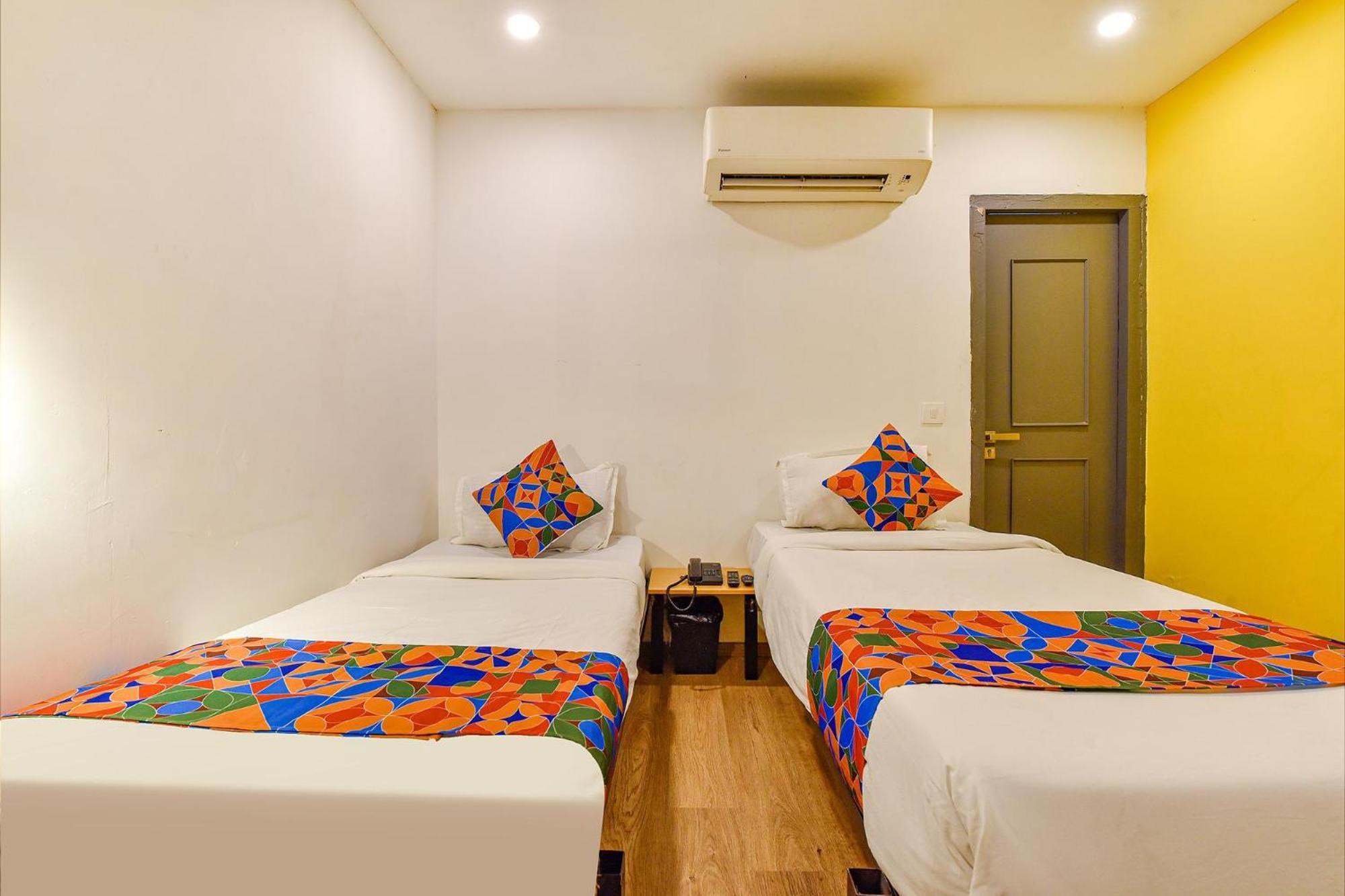 Fabhotel Ny Townhouse 阿穆达巴 外观 照片