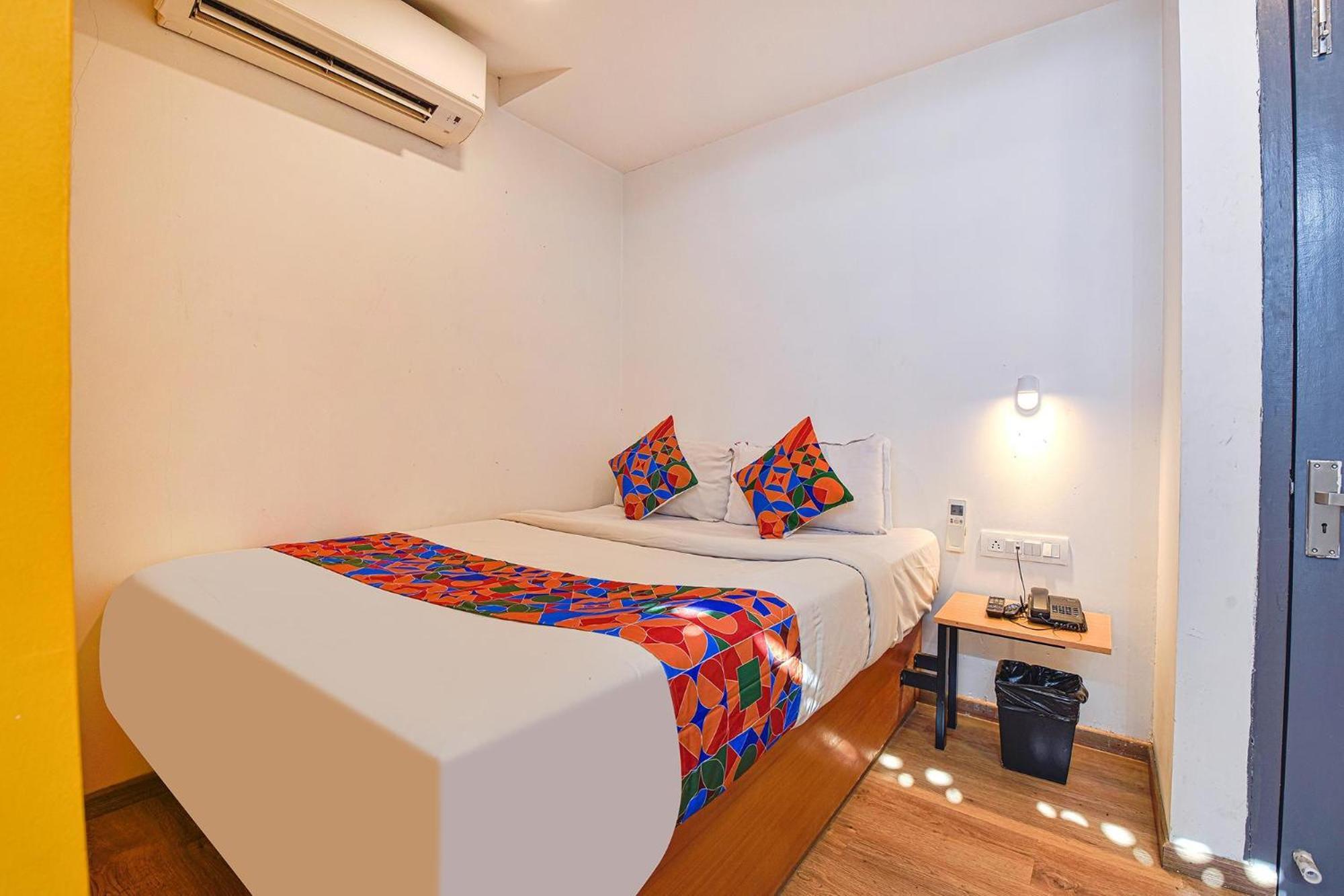 Fabhotel Ny Townhouse 阿穆达巴 外观 照片