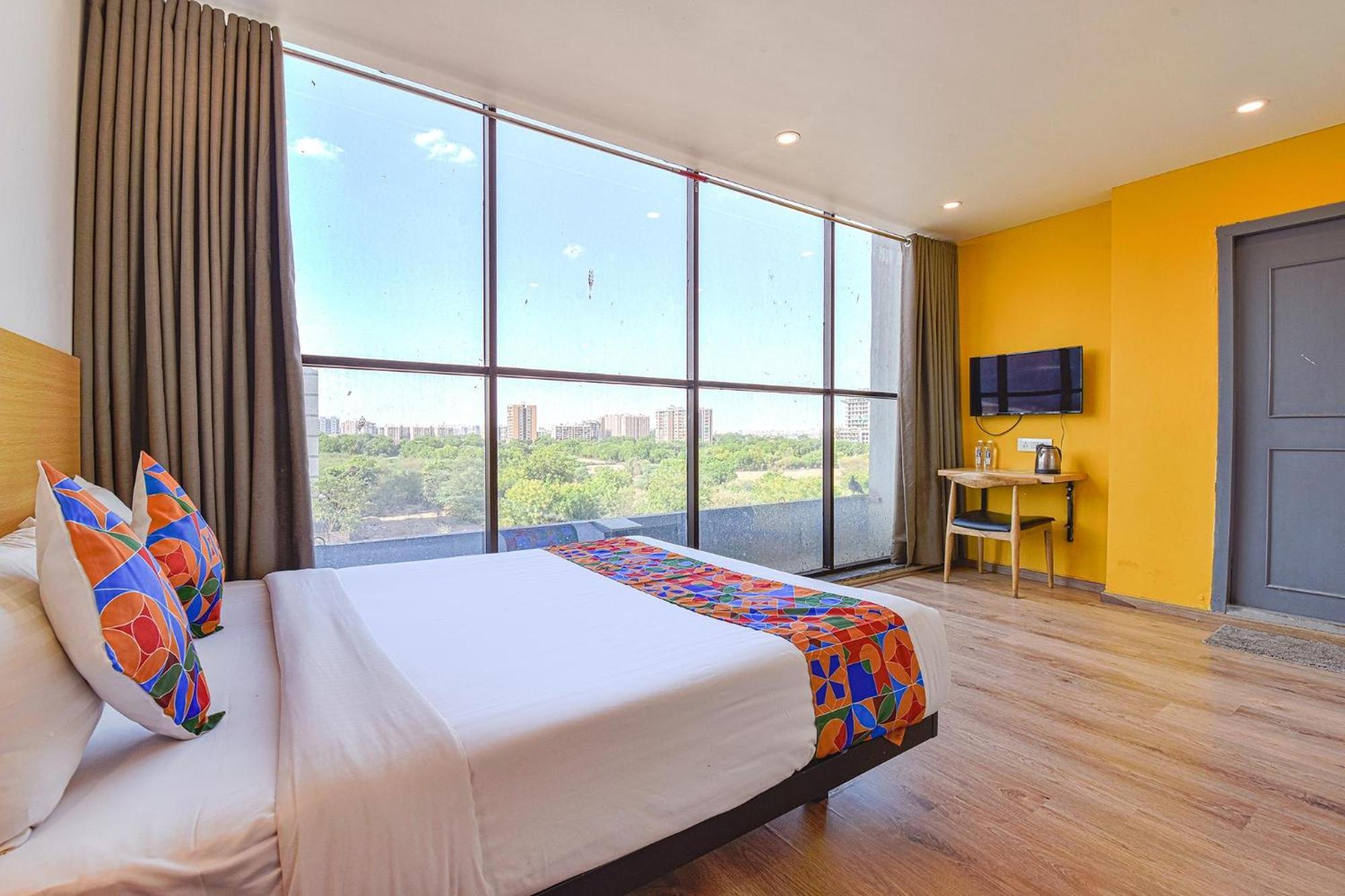 Fabhotel Ny Townhouse 阿穆达巴 外观 照片